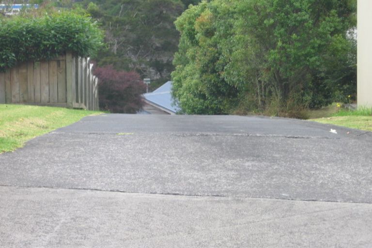 Photo of property in 12 Redfern Lane, Glenfield, Auckland, 0629