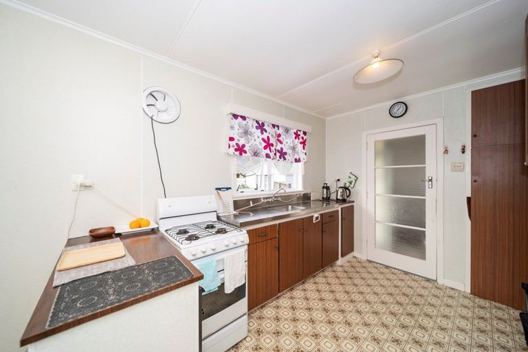Photo of property in 1 Endeavour Street, Marfell, New Plymouth, 4310