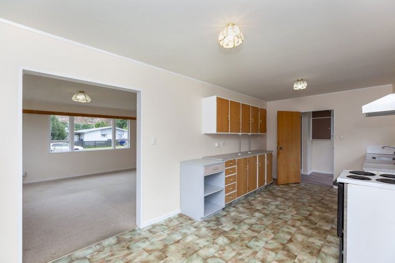 Photo of property in 17 Buckley Grove, Paraparaumu, 5032