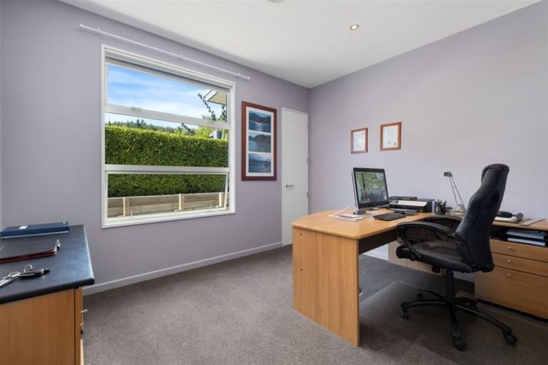 Photo of property in 16 Urquhart Place, Wanaka, 9305