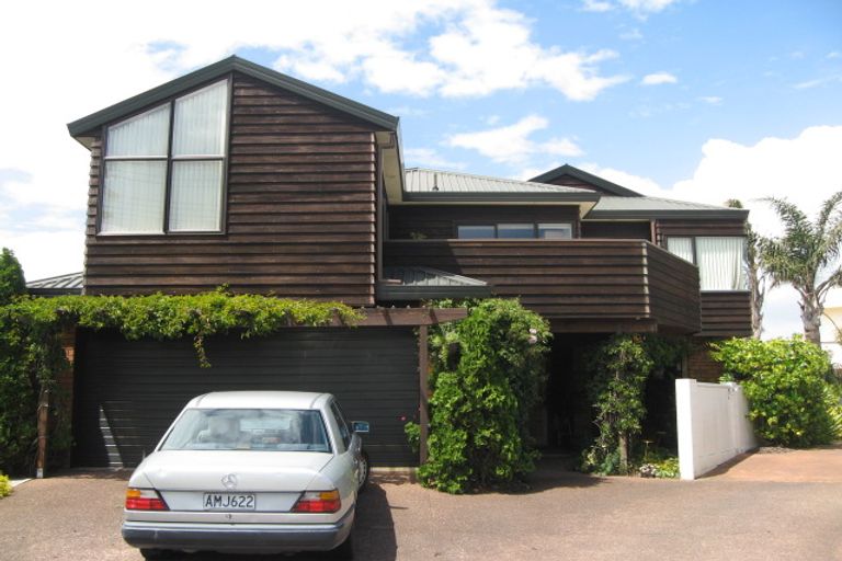 Photo of property in 827 Whangaparaoa Road, Manly, Whangaparaoa, 0930
