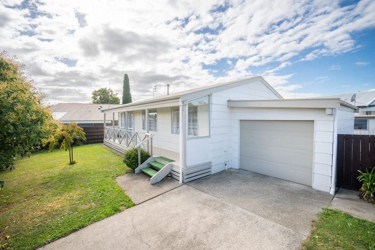 Photo of property in 25a Rosedale Crescent, Cloverlea, Palmerston North, 4412