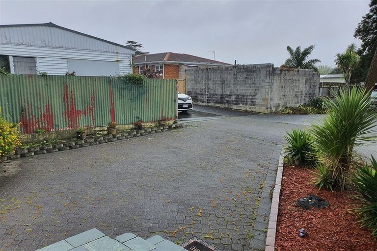 Photo of property in 17 Bodi Place, Te Atatu South, Auckland, 0610