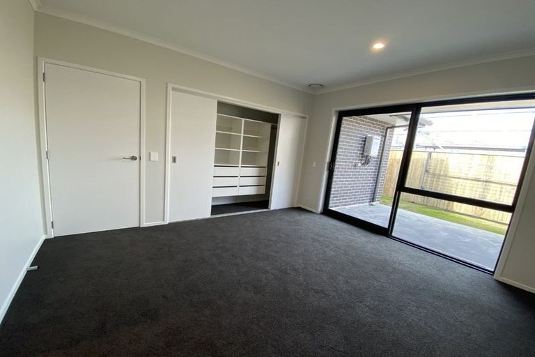 Photo of property in 2 Weweia Close, Kenepuru, Porirua, 5022