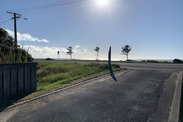 Photo of property in 64a Marine Parade, Otaki Beach, Otaki, 5512