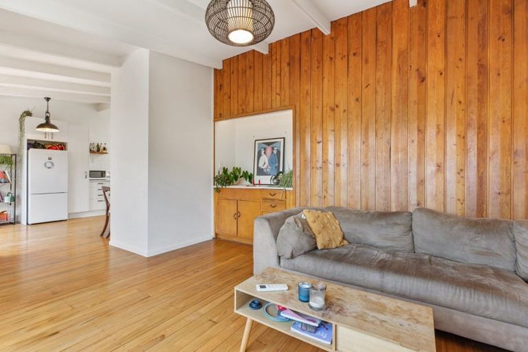 Photo of property in 2/199 Titirangi Road, Titirangi, Auckland, 0604