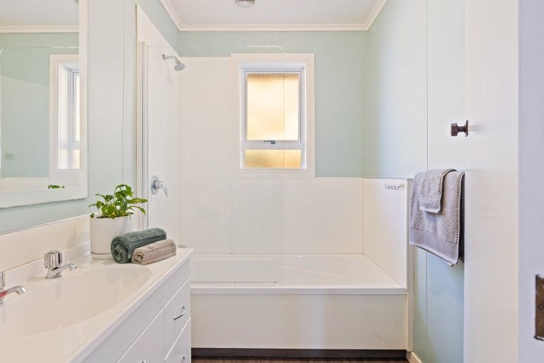 Photo of property in 5 Browne Street, Waitara, 4320