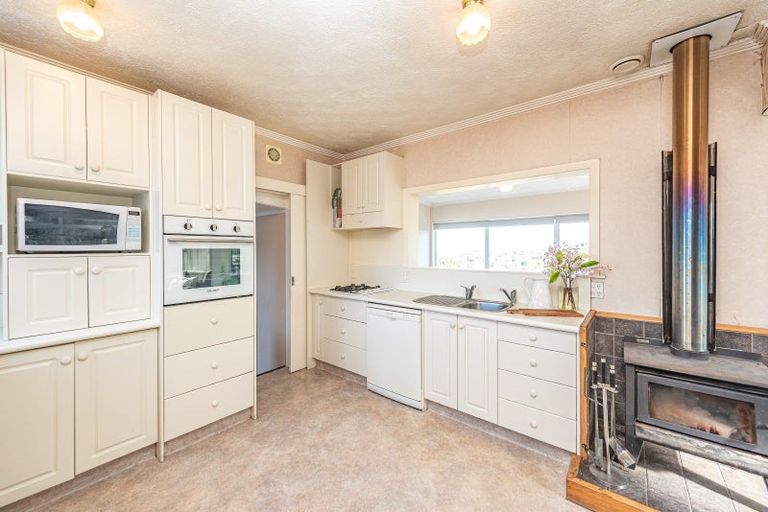 Photo of property in 14 Rawhiti Place, Saint Johns Hill, Whanganui, 4501