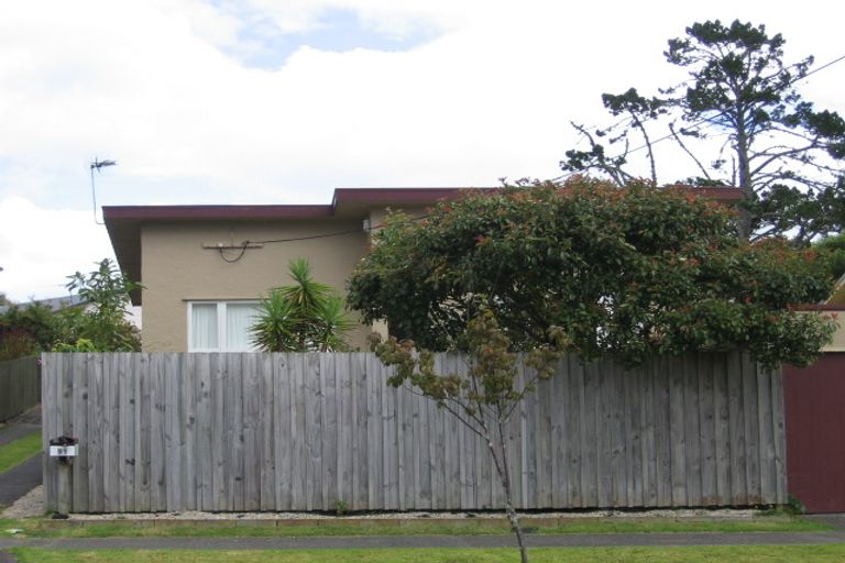 Photo of property in 91 Beach Haven Road, Beach Haven, Auckland, 0626