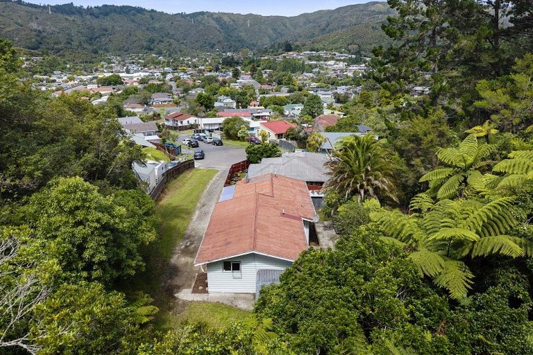 Photo of property in 7 Waipuna Grove, Stokes Valley, Lower Hutt, 5019