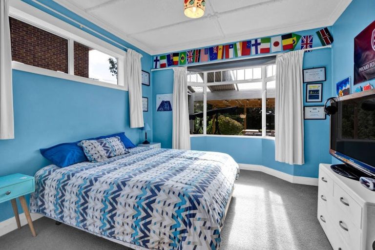 Photo of property in 77 Govett Avenue, Frankleigh Park, New Plymouth, 4310