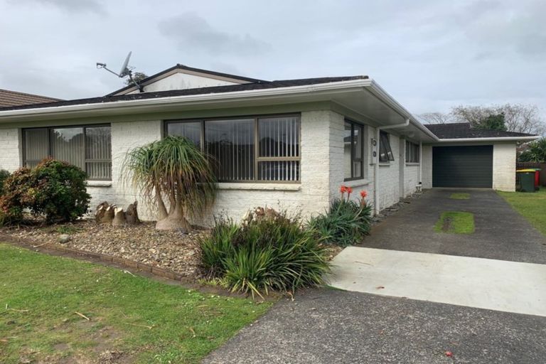 Photo of property in 20 Norfolk Rise, Waiuku, 2123