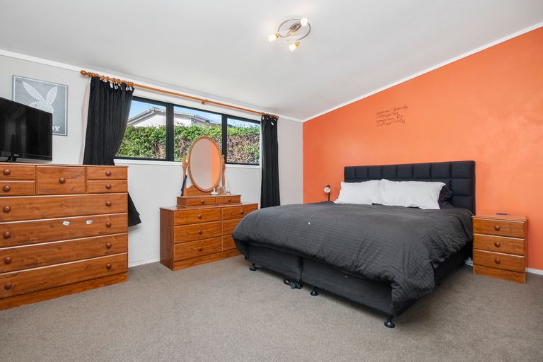 Photo of property in 106 Queen Street, Waiuku, 2123