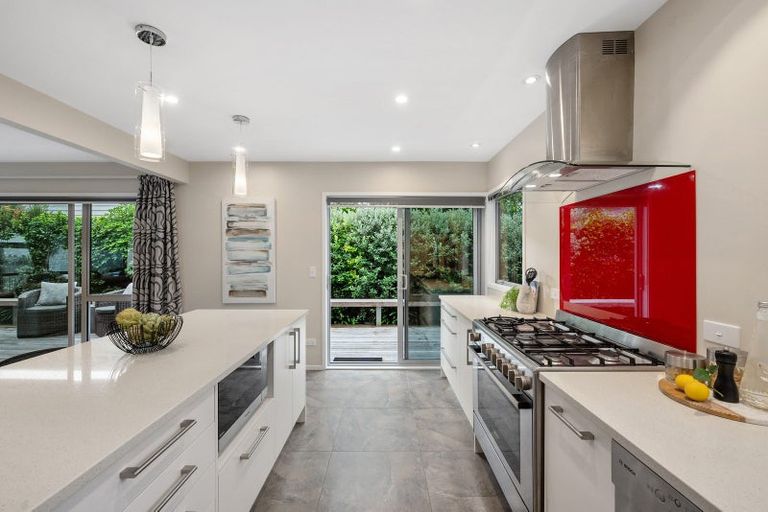 Photo of property in 25d Saltburn Road, Milford, Auckland, 0620