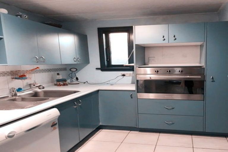 Photo of property in 16 Rimu Street, New Lynn, Auckland, 0600