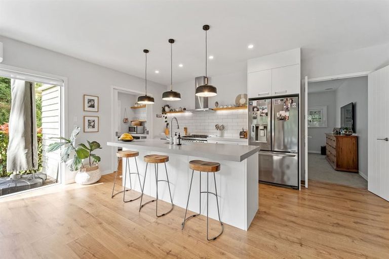 Photo of property in 18b Hobbs Road, Matakatia, Whangaparaoa, 0930