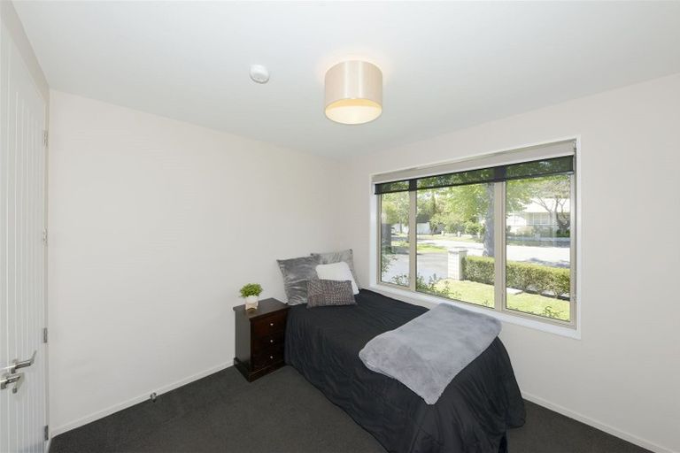 Photo of property in 8 Seagrave Place, Ilam, Christchurch, 8041