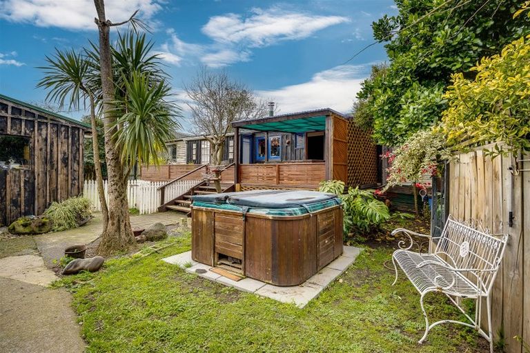 Photo of property in 1/422 Main North Road, Bay View, Napier, 4104