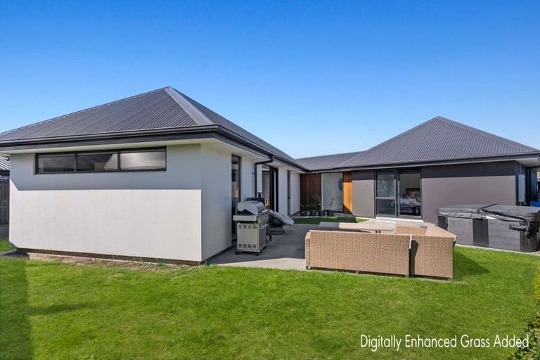 Photo of property in 15 Evelyn Crescent, Marshland, Christchurch, 8083