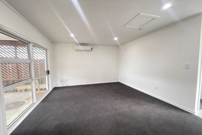 Photo of property in 77 Riverpark Crescent, Henderson, Auckland, 0610