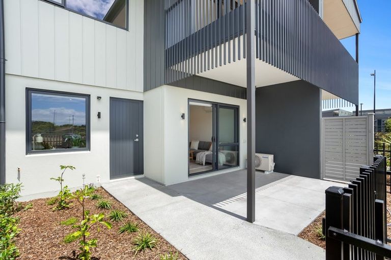 Photo of property in 8 Juniper Drive, Rosehill, Papakura, 2113