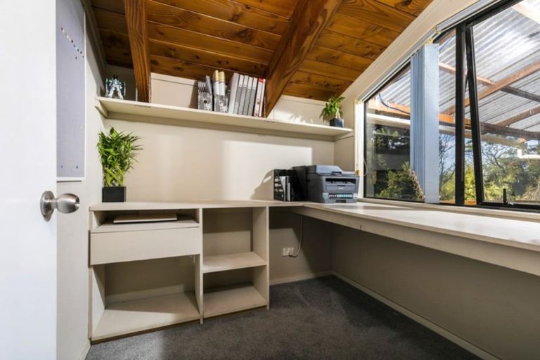 Photo of property in 9 Heatherleigh Rise, Northcross, Auckland, 0632