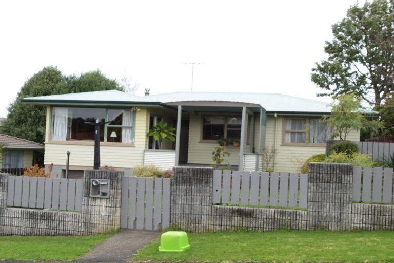 Photo of property in 23 Judkins Crescent, Cockle Bay, Auckland, 2014
