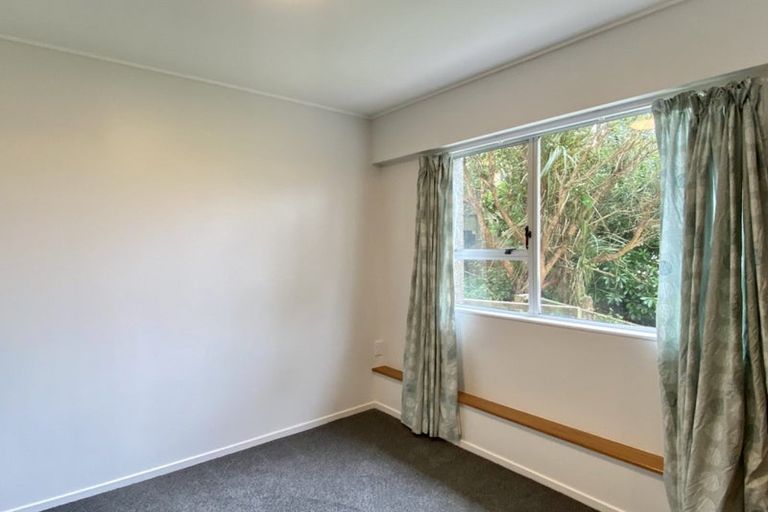 Photo of property in 6 Hallewell Crescent, Johnsonville, Wellington, 6037