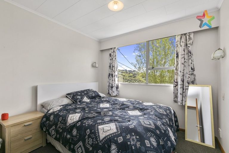 Photo of property in 89 Miromiro Road, Normandale, Lower Hutt, 5010