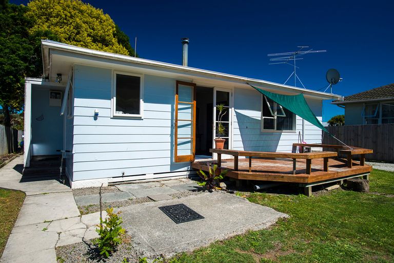 Photo of property in 19 Halley Street, Outer Kaiti, Gisborne, 4010