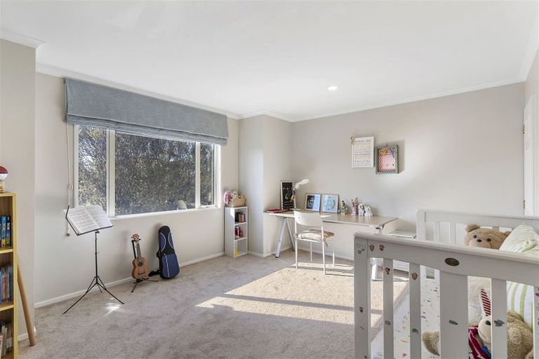 Photo of property in 3 Rosella Place, Murrays Bay, Auckland, 0630