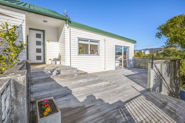 Photo of property in 1 The Spinney, Titahi Bay, Porirua, 5022