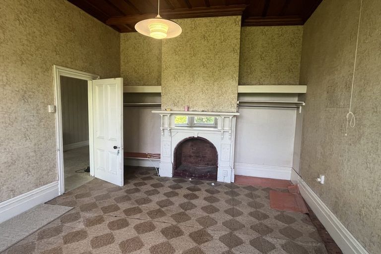 Photo of property in 21 Pahiatua Street, Hokowhitu, Palmerston North, 4410