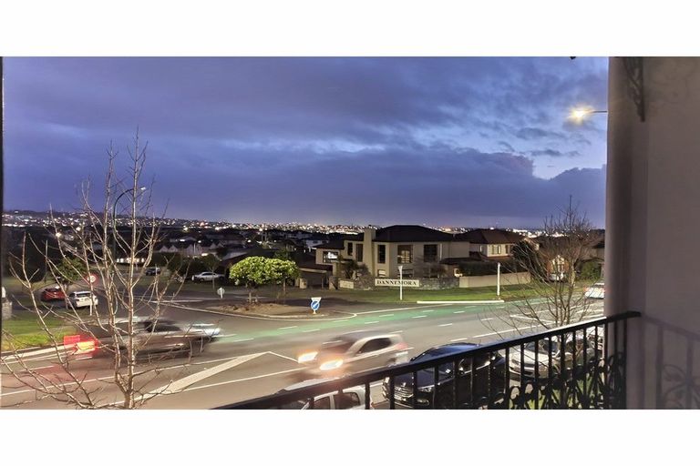 Photo of property in 4/126 Stancombe Road, Flat Bush, Auckland, 2016