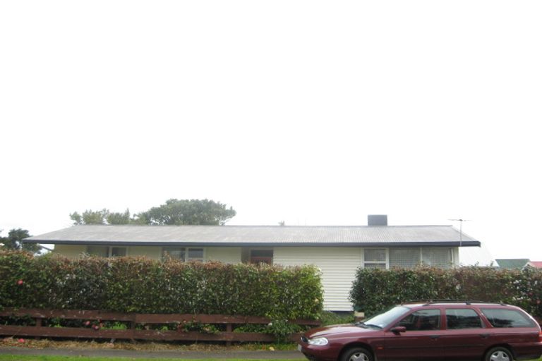 Photo of property in 3 Calgher Avenue, Waitara, 4320