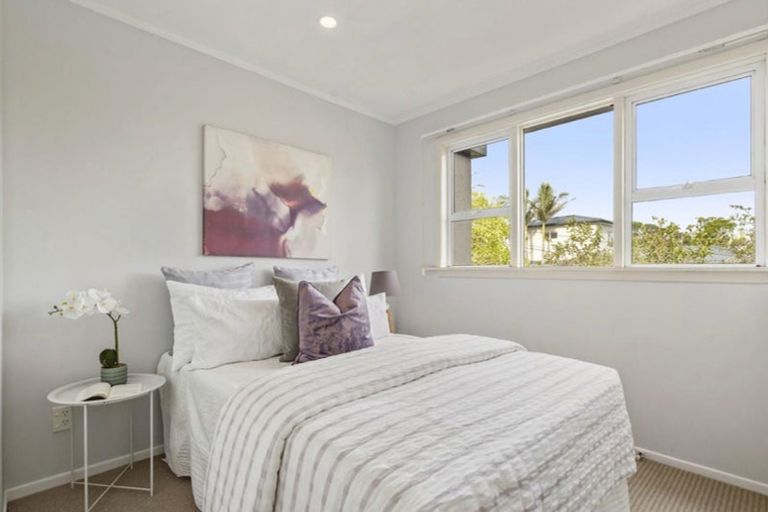 Photo of property in 2/80 Seaview Road, Castor Bay, Auckland, 0620