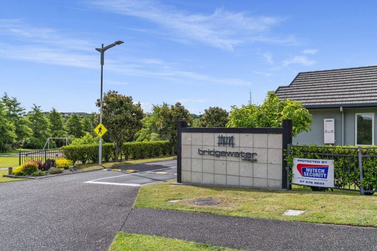 Photo of property in 37 Bridgewater Way, Pyes Pa, Tauranga, 3112