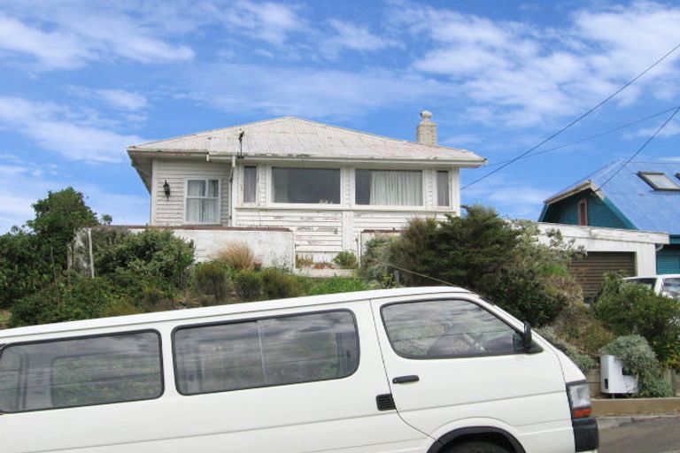 Photo of property in 17 Milne Terrace, Island Bay, Wellington, 6023
