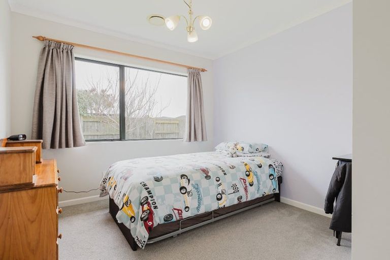 Photo of property in 28 Royal Oak Drive, Kelvin Grove, Palmerston North, 4414