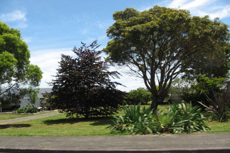 Photo of property in 54 Wharf Road, Clarks Beach, 2679