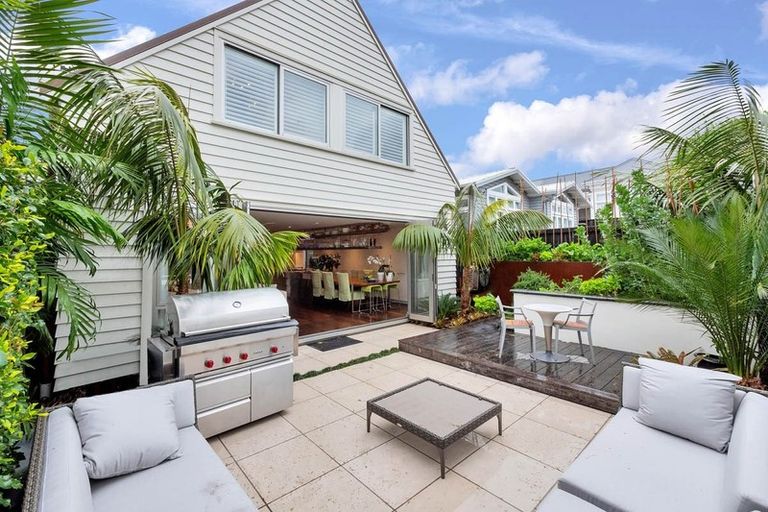 Photo of property in 48 Gladstone Road, Parnell, Auckland, 1052