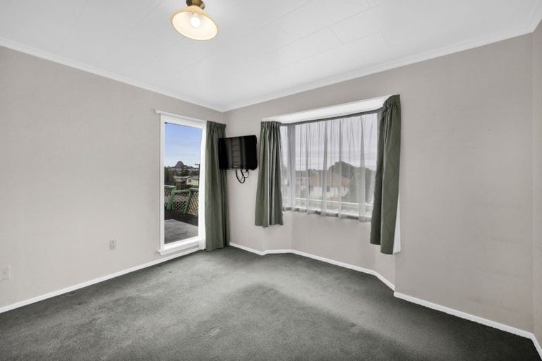 Photo of property in 81 Omata Road, Marfell, New Plymouth, 4310