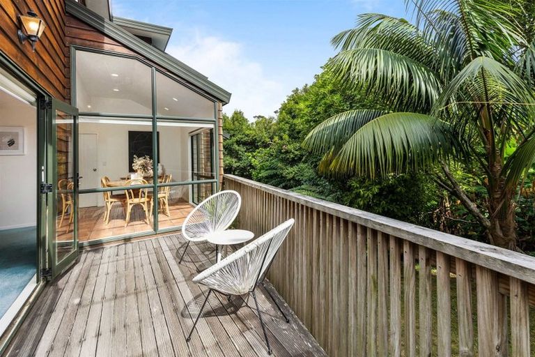 Photo of property in 2/25 Howard Road, Northcote, Auckland, 0627
