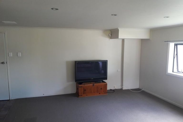 Photo of property in 256 Glamorgan Drive, Northcross, Auckland, 0630