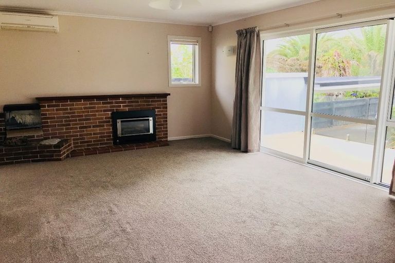 Photo of property in 52 Tramway Road, Beach Haven, Auckland, 0626