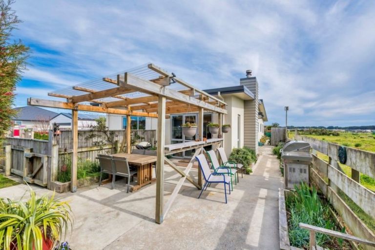 Photo of property in 33 Forbes Road, Foxton Beach, Foxton, 4815