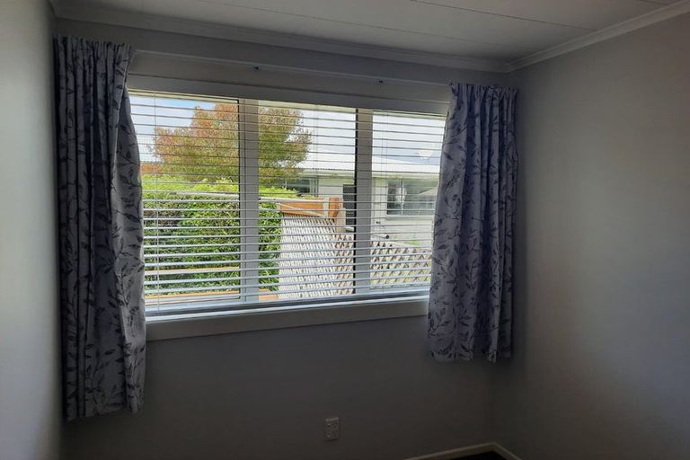 Photo of property in 2/12 Poplar Grove, Ebdentown, Upper Hutt, 5018