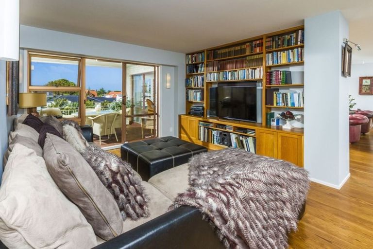 Photo of property in 2b/6 The Promenade, Takapuna, Auckland, 0622