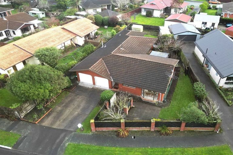 Photo of property in 11 Karnak Crescent, Russley, Christchurch, 8042