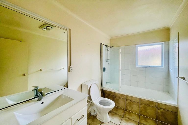 Photo of property in 10 Wheaton Place, Glen Eden, Auckland, 0602